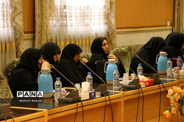 آیین تجلیل از بانوان فرهنگی «همسر شهید» در قم