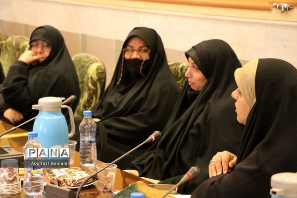 آیین تجلیل از بانوان فرهنگی «همسر شهید» در قم