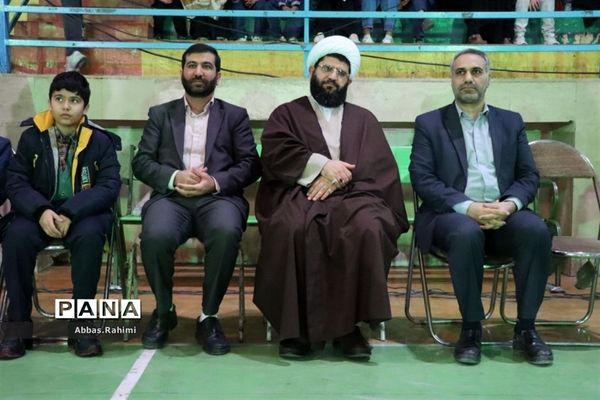 تجمع 2 هزار نفره دانش‌آموزان در سالن علی ابن ابی طالب پاکدشت