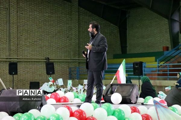 تجمع 2 هزار نفره دانش‌آموزان در سالن علی ابن ابی طالب پاکدشت