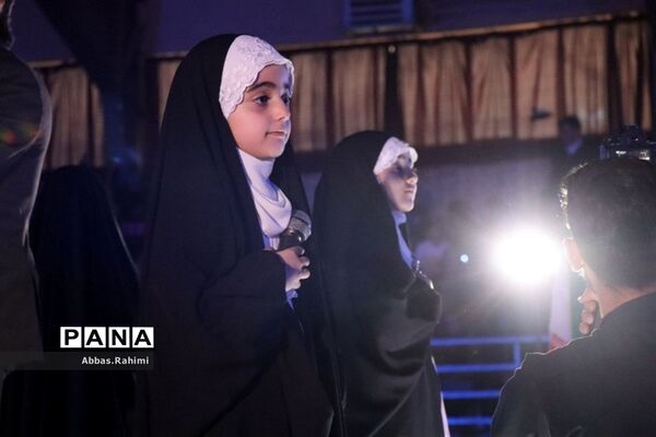 تجمع 2 هزار نفره دانش‌آموزان در سالن علی ابن ابی طالب پاکدشت
