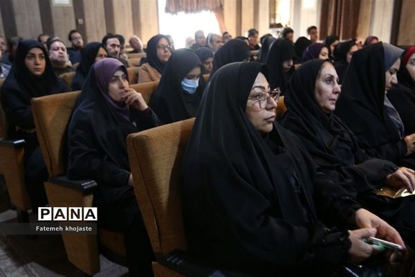 نشست دهه بصیرت با حضور معاونان و مربیان پرورشی در قرچک