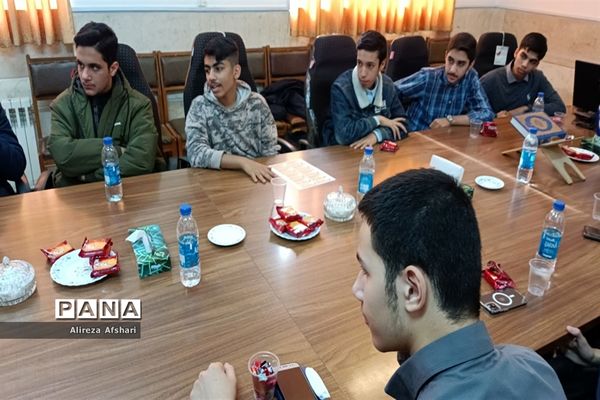 نشست هم‌اندیشی جانشینان بسیج دانش‌آموزی مدارس ناحیه چهار قم