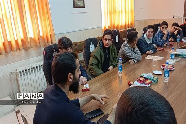 نشست هم‌اندیشی جانشینان بسیج دانش‌آموزی مدارس ناحیه چهار قم