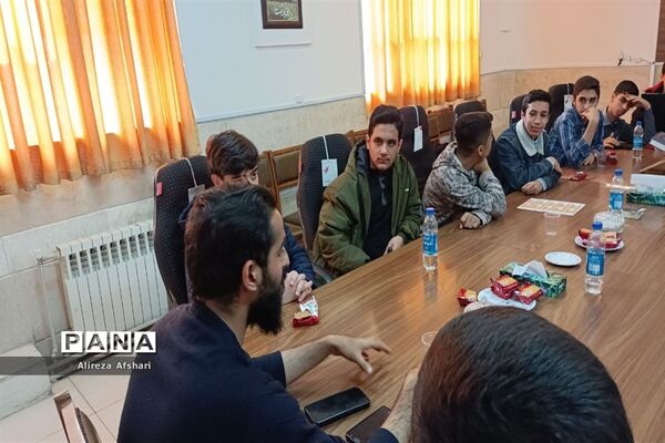 نشست هم‌اندیشی جانشینان بسیج دانش‌آموزی مدارس ناحیه چهار قم