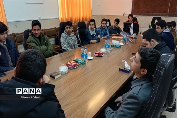 نشست هم‌اندیشی جانشینان بسیج دانش‌آموزی مدارس ناحیه چهار قم