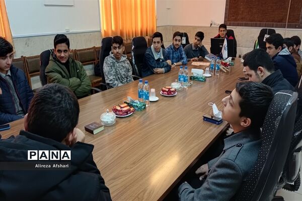 نشست هم‌اندیشی جانشینان بسیج دانش‌آموزی مدارس ناحیه چهار قم