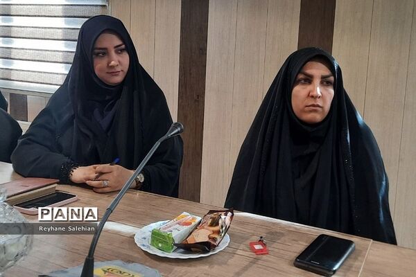 نشست بصیرتی همکاران اداری مدیریت آموزش و پرورش دماوند به‌مناسبت سالروز حماسه ۹ دی «روز میثاق با ولایت»