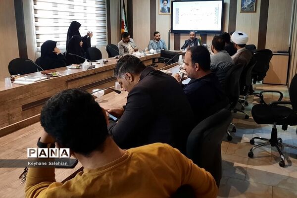 نشست بصیرتی همکاران اداری مدیریت آموزش و پرورش دماوند به‌مناسبت سالروز حماسه ۹ دی «روز میثاق با ولایت»