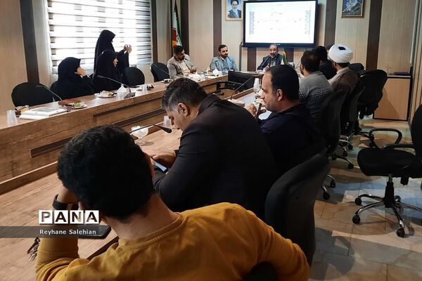 نشست بصیرتی همکاران اداری مدیریت آموزش و پرورش دماوند به‌مناسبت سالروز حماسه ۹ دی «روز میثاق با ولایت»