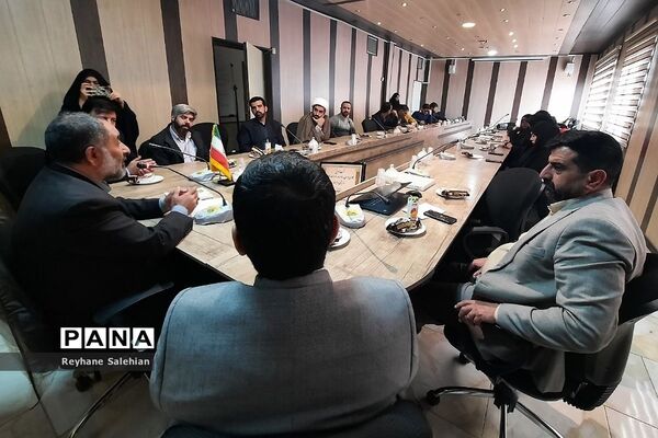 نشست بصیرتی همکاران اداری مدیریت آموزش و پرورش دماوند به‌مناسبت سالروز حماسه ۹ دی «روز میثاق با ولایت»