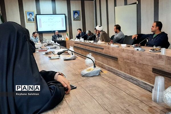 نشست بصیرتی همکاران اداری مدیریت آموزش و پرورش دماوند به‌مناسبت سالروز حماسه ۹ دی «روز میثاق با ولایت»