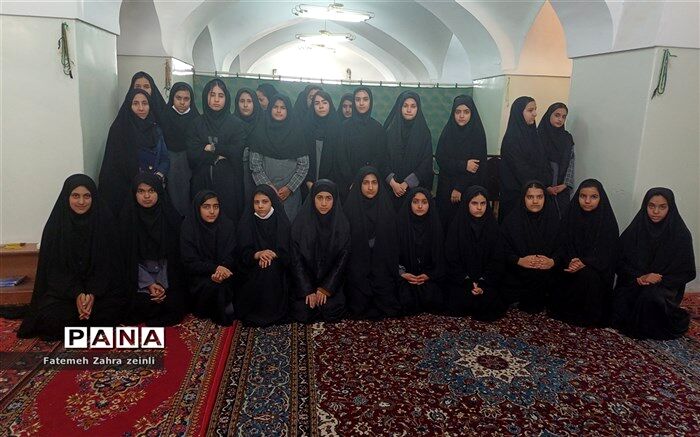 حضور دانش‌آموزان مدارس کوهپایه در مراسم ۹ دی/فیلم