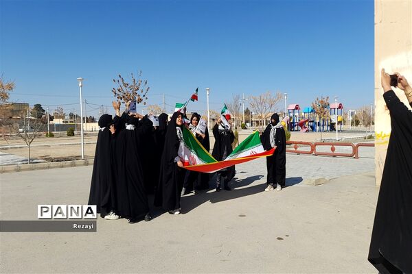 برگزاری  راهپیمایی9 دی با حضور پرشور تعدادی از دانش‌آموزان از دبیرستان غیاثی تا گلزار شهدای جندان