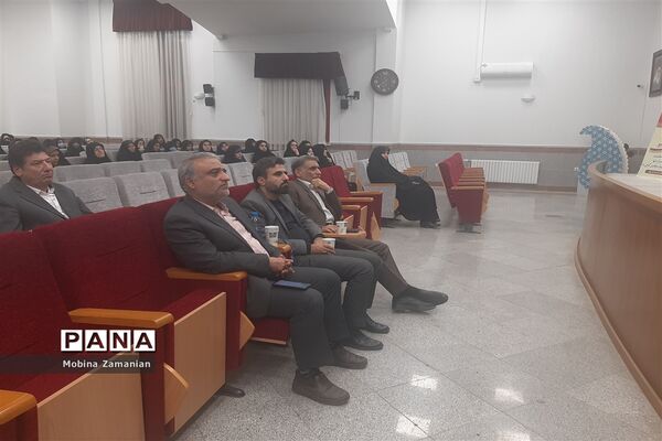 بزرگداشت روز‌ بصیرت‌ و‌ حماسه‌ نه دی  در آمورش و پرورش ناحیه شش مشهد