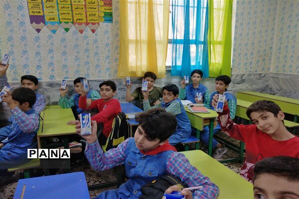 توزیع منظم شیر در مدارس  درمدارس ناحیه ٧ مشهد مقدس