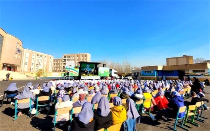 تماشاخانه سیار کانون میهمان کودکان استان البرز شد