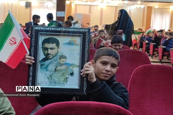 ‌مراسم دهه بصیرت ویژه دانش‌آموزان پسر در سالن شهید‌طحانی ملارد
