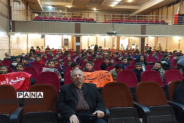 ‌مراسم دهه بصیرت ویژه دانش‌آموزان پسر در سالن شهید‌طحانی ملارد