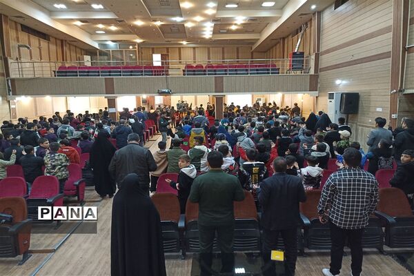 ‌مراسم دهه بصیرت ویژه دانش‌آموزان پسر در سالن شهید‌طحانی ملارد