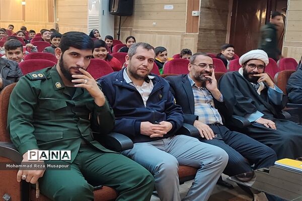 ‌مراسم دهه بصیرت ویژه دانش‌آموزان پسر در سالن شهید‌طحانی ملارد