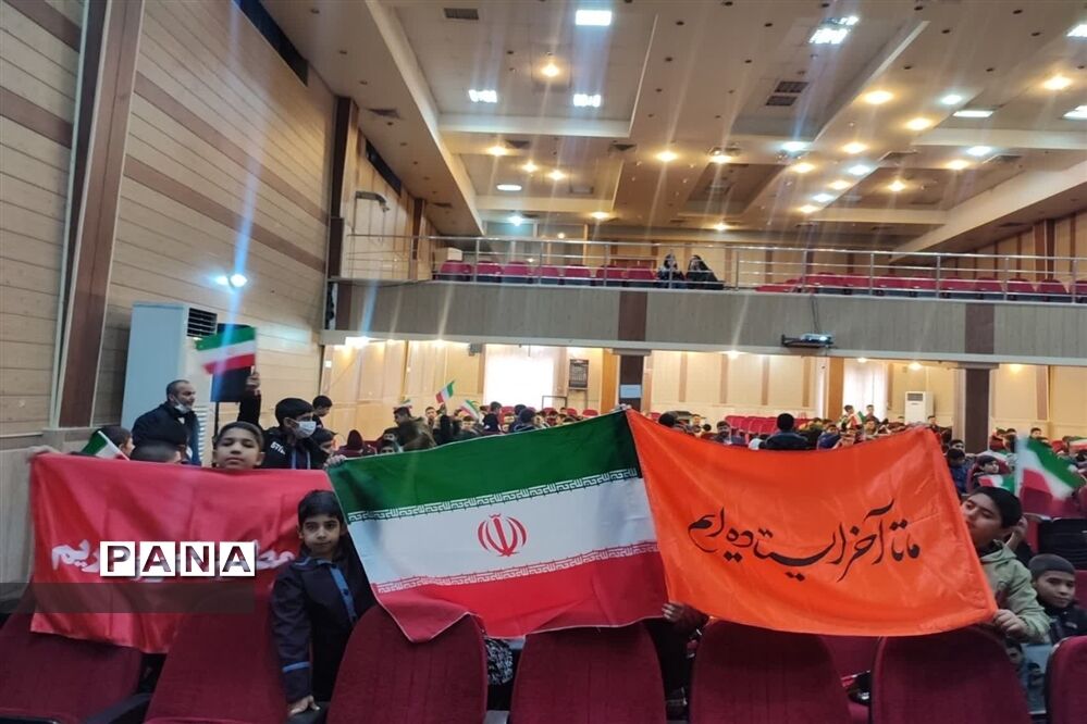 ‌مراسم دهه بصیرت ویژه دانش‌آموزان پسر در سالن شهید‌طحانی ملارد