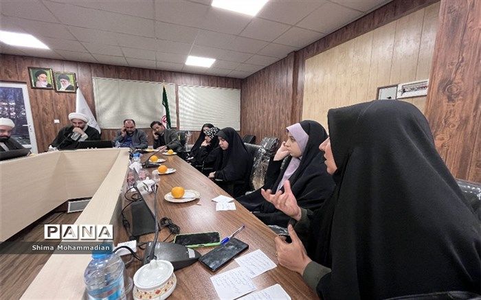 نشست‌ نمایندگان تشکل‌های دانش‌آموزی نیشابور با معاون استاندار خراسان رضوی/فیلم