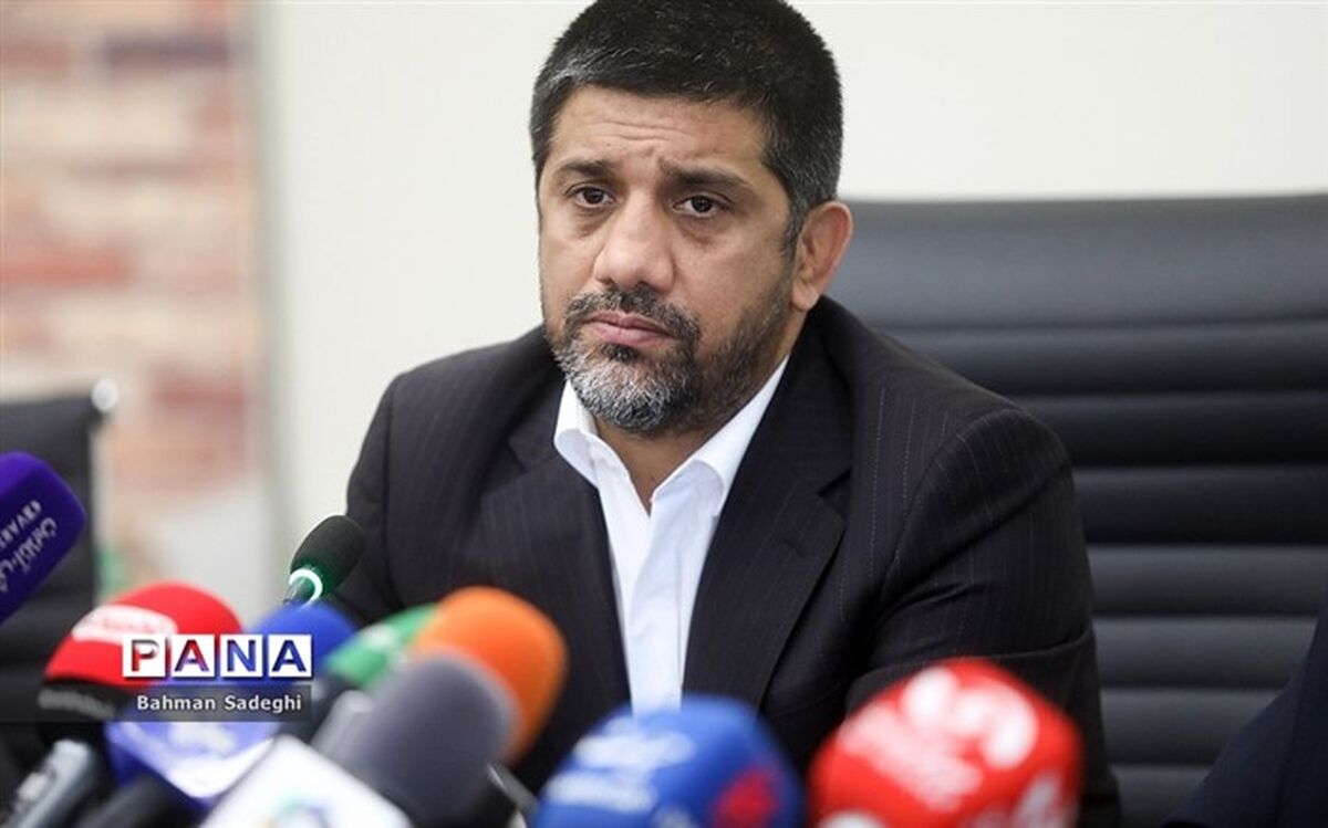 دبیر، سلبریتی‌های ورزش را فراخواند