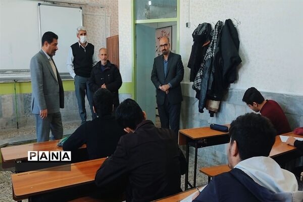 بازدید علی اسماعیلی مدیریت آموزش و پرورش قوچان از روند برگزاری امتحانات دی ماه
