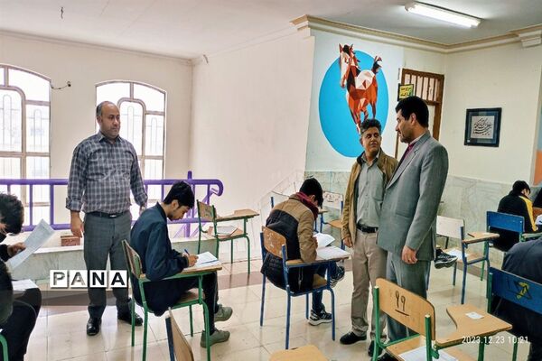 بازدید علی اسماعیلی مدیریت آموزش و پرورش قوچان از روند برگزاری امتحانات دی ماه
