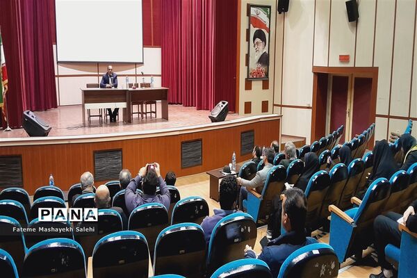 جلسه توجیهی مسئولان با خبرنگاران در راستای انتخابات