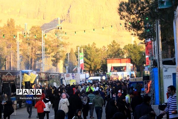 حال و هوای گلزار شهدا کرمان در چهارمین سالگرد شهادت حاج قاسم سلیمانی