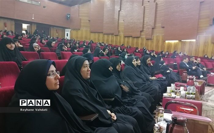 برگزاری  کارگاه آموزشی خانواده متعادل در آستانه میلاد حضرت زهرا(س)/فیلم
