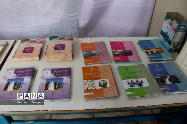 نمایشگاه کتاب و عکس سوادآموزی آموزش و پرورش استان بوشهر