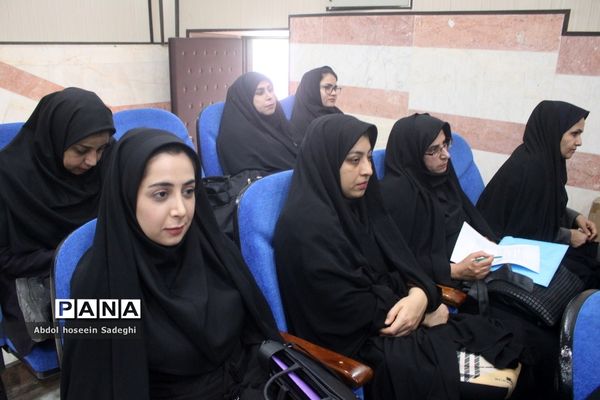 تجلیل از جهادگران عرصه سوادآموزی اداره کل آموزش و  پرورش استان بوشهر