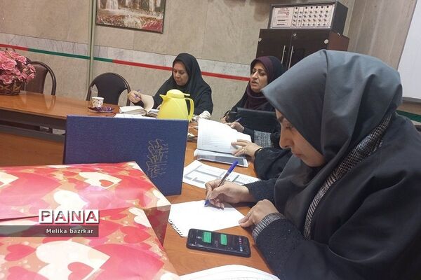 برگزاری جلسه مشاوران در دبستان موجانی ناحیه دو شهرری