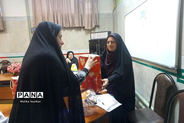 برگزاری جلسه مشاوران در دبستان موجانی ناحیه دو شهرری