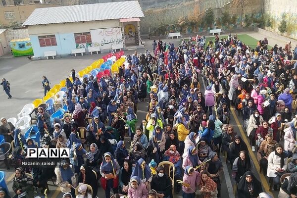 همایش دست‌بوسی مادر در دبستان شهید سجادیان رودهن