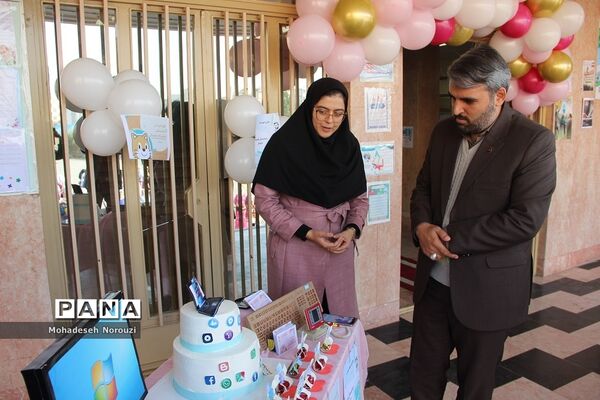 تقدیرازدانش‌آموزبرتر پویش امام زمان(عج) توسط مدیرکل آموزش و پرورش شهرستان‌های  تهران در اسلامشهر