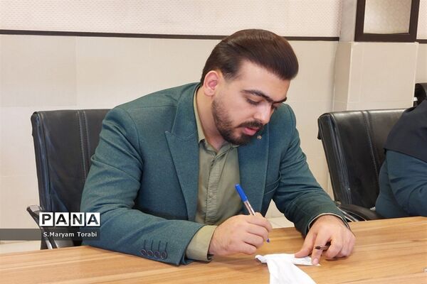 جلسه مسئولان سازمان‌های دانش‌آموزی مناطق 59 گانه فارس