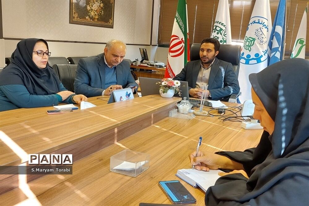 جلسه مسئولان سازمان‌های دانش‌آموزی مناطق 59 گانه فارس