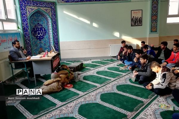 همایش بصیرتی شهادت حاج قاسم  سلیمانی در دبیرستان ابن‌سینا رودهن