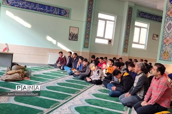 همایش بصیرتی شهادت حاج قاسم  سلیمانی در دبیرستان ابن‌سینا رودهن