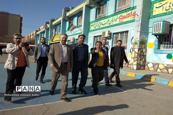 آیین کلنگ زنی زمین چمن مصنوعی دبیرستان سرآمد ناصر مشهد