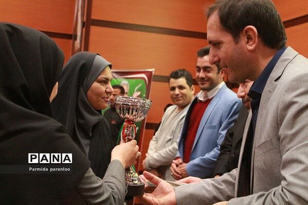 تجلیل و تقدیر از قهرمانان و مدال آوران عرصه ورزشی در سالن سجادیه بهارستان دو