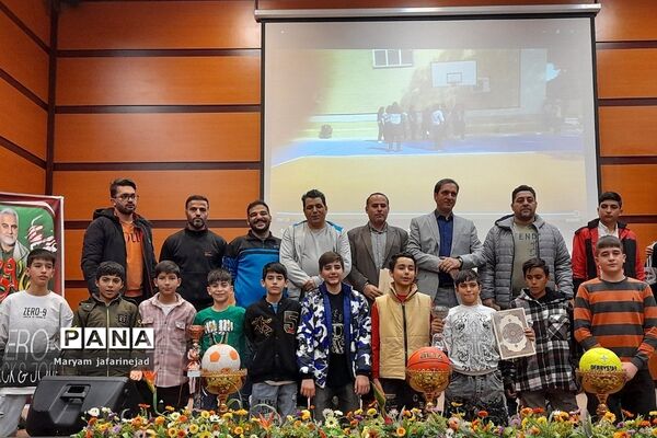 تجلیل و تقدیر از قهرمانان و مدال آوران عرصه ورزشی در سالن سجادیه بهارستان دو
