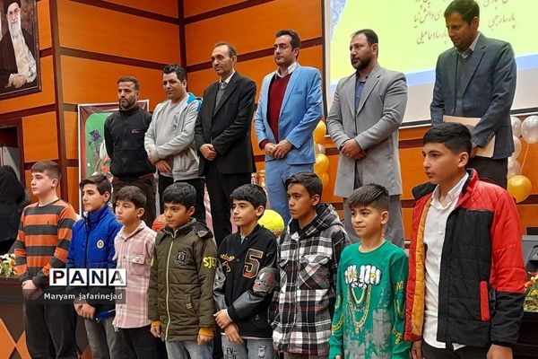تجلیل و تقدیر از قهرمانان و مدال آوران عرصه ورزشی در سالن سجادیه بهارستان دو