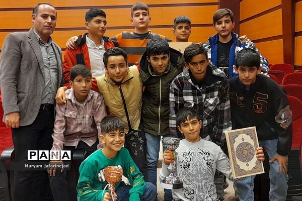 تجلیل و تقدیر از قهرمانان و مدال آوران عرصه ورزشی در سالن سجادیه بهارستان دو