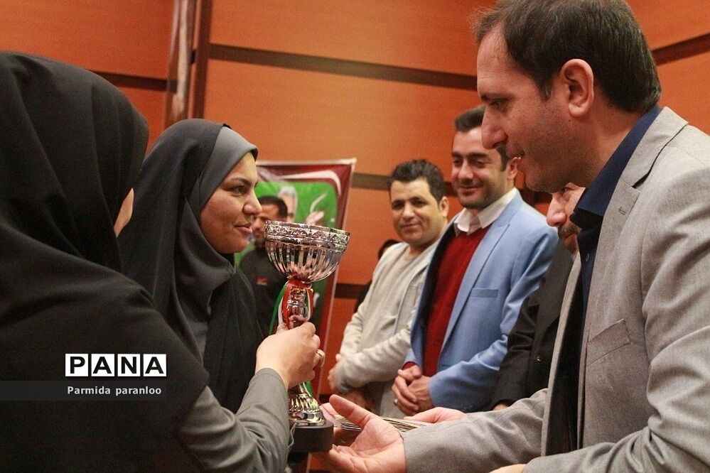 تجلیل و تقدیر از قهرمانان و مدال آوران عرصه ورزشی در سالن سجادیه بهارستان دو