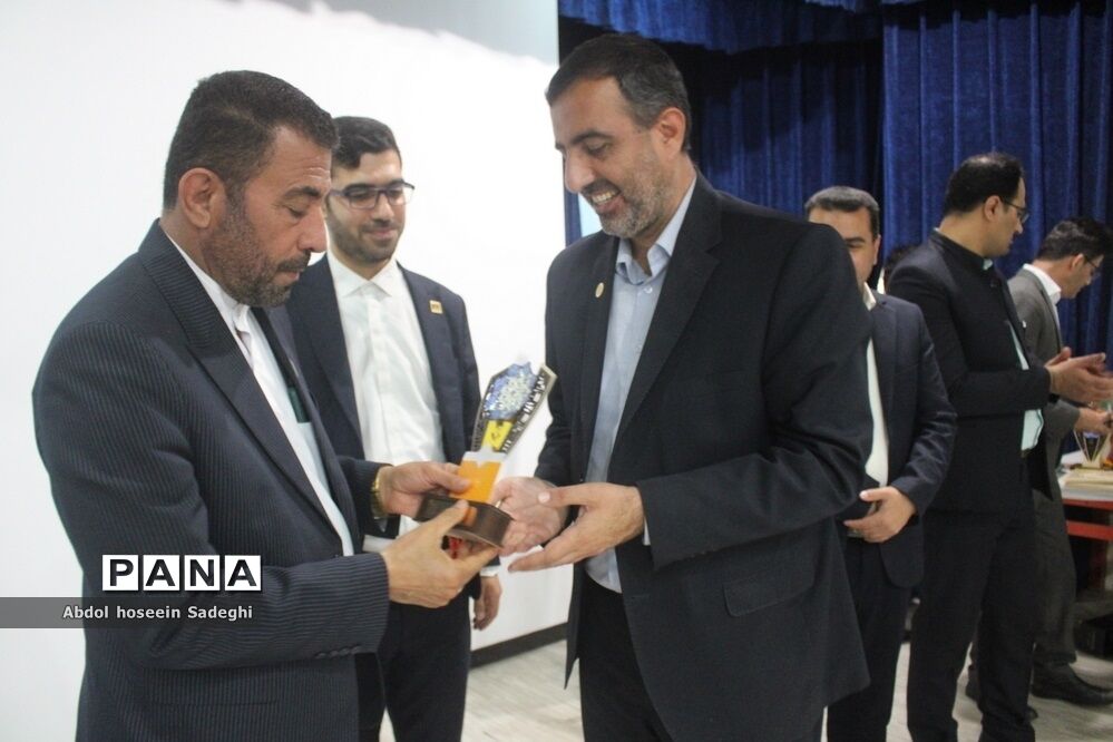 تجلیل از جهادگران عرصه سوادآموزی اداره کل آموزش و پرورش استان بوشهر